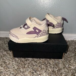 Jordan Kids Sneakers in Cream and Purple